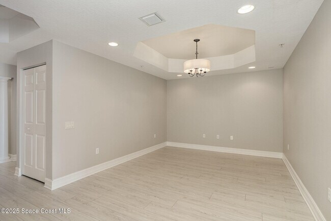 Building Photo - 93 Delannoy Ave