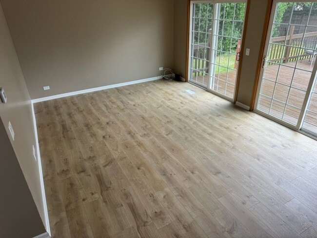 Building Photo - 2404 Kenmore Ct