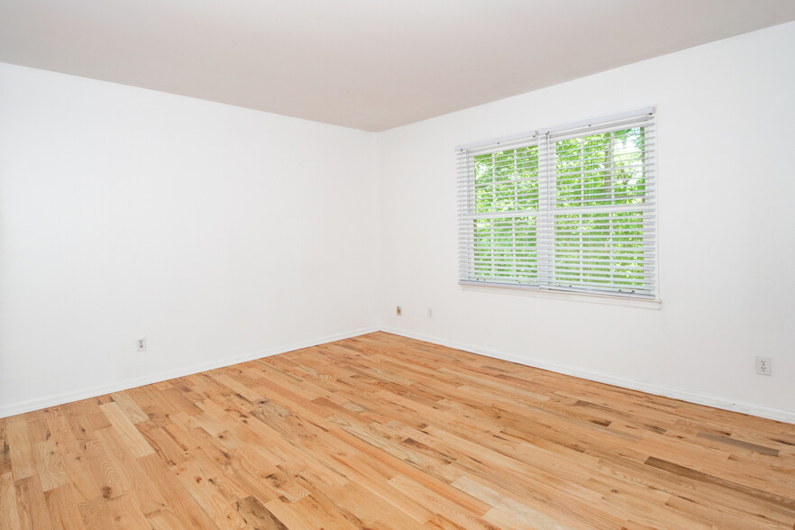 Building Photo - 139 E Hill St