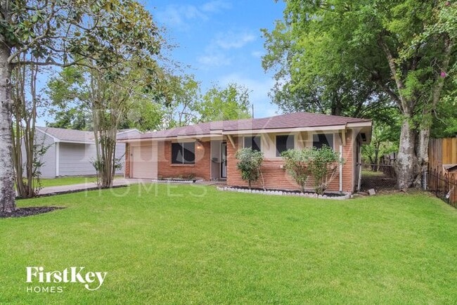Primary Photo - 4415 Akard St