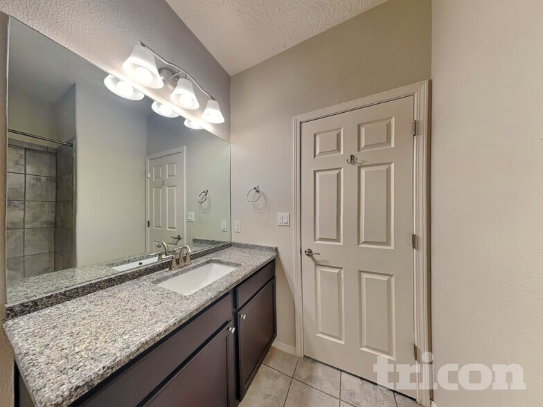 Building Photo - 7033 Mountain Hawk Loop NE