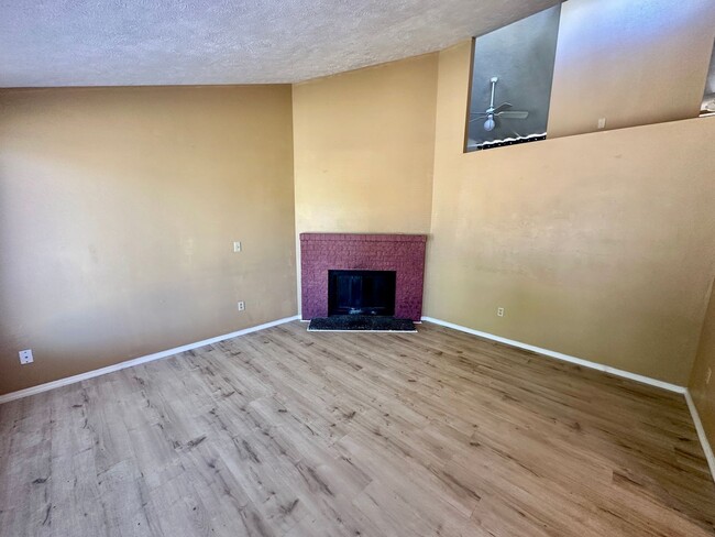 Building Photo - New on the Market!