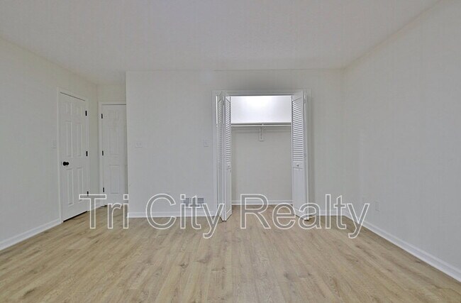 Building Photo - 150 Drennan Dr