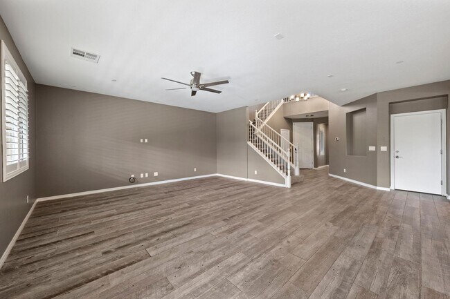 Building Photo - Luxury Living in Henderson's Tuscany: Spacious 4 Bedroom Home with Expansive Yard & More!