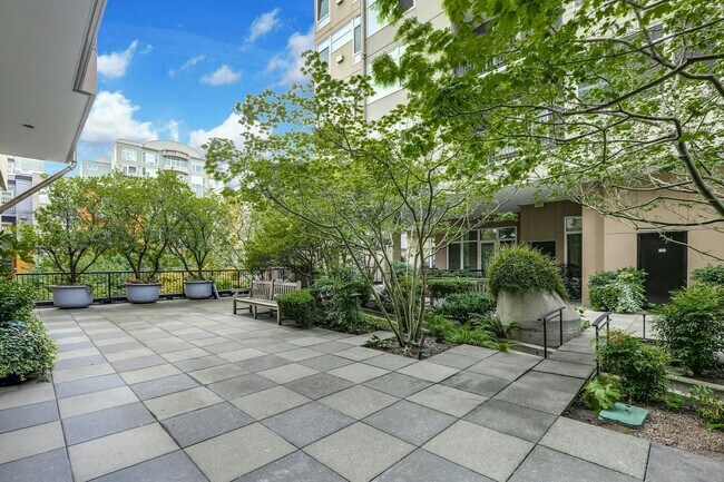 Building Photo - 2bd/1.75ba Seattle Condo