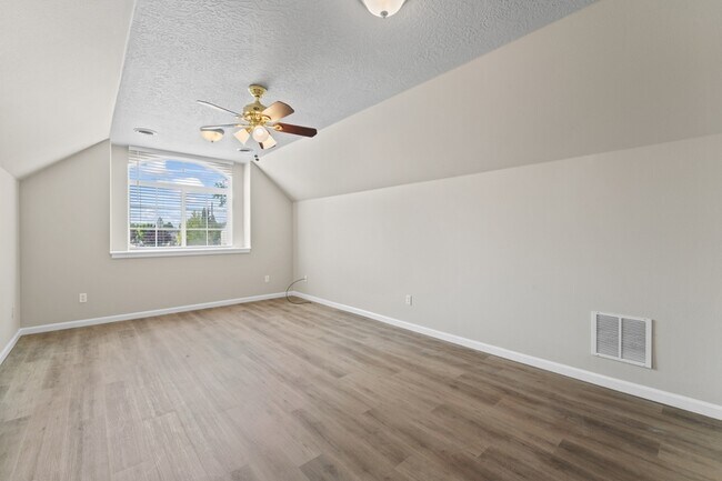 Building Photo - 6216 S Lone Tree Ave