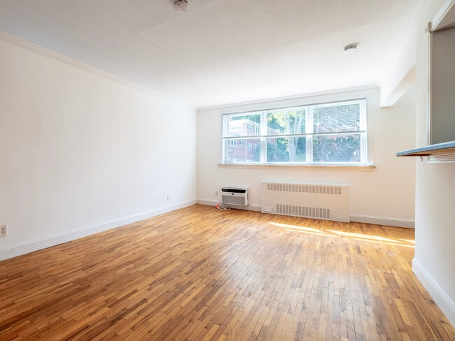 Building Photo - 11 Bedford Ave