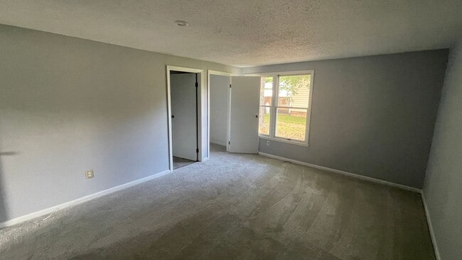Building Photo - Chesterfield Rancher with Open Concept