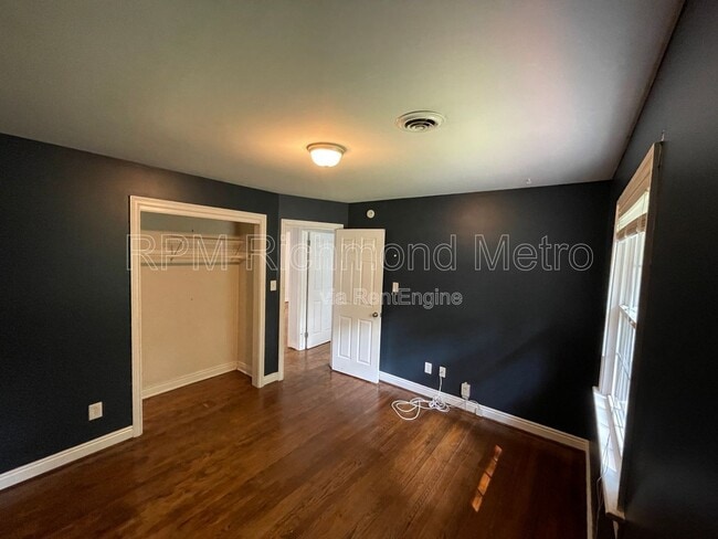 Building Photo - 3600 Ghent Dr