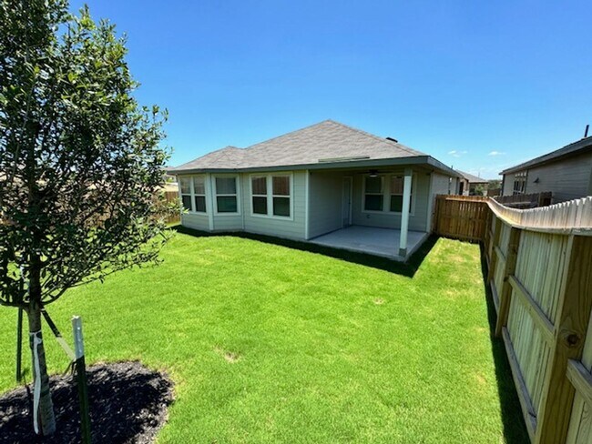 Building Photo - Bedroom Home with Quartz Counters, Appliances & Covered Patio in New Braunfels