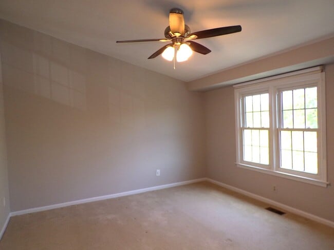 Building Photo - Two Primary Suite Townhouse