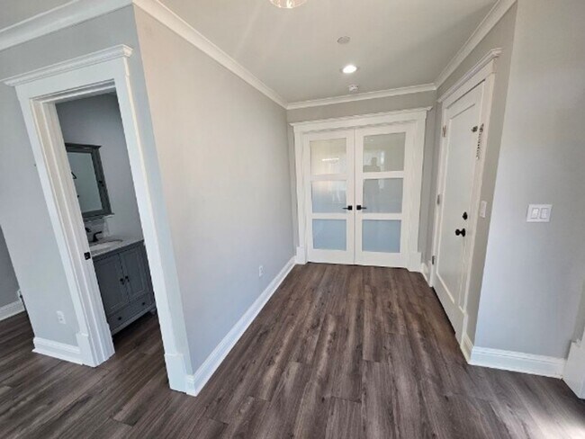 Building Photo - Custom 4 bedroom 3 bath in Hidden Valley Lake