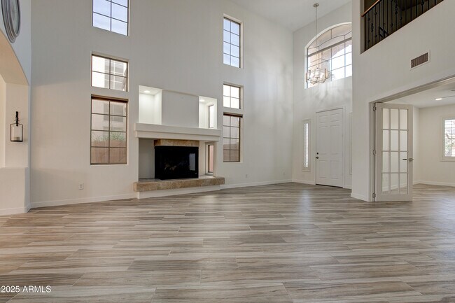 Building Photo - 2237 W Bonanza Ln