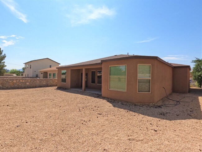 Building Photo - 928 Flora Vista Dr