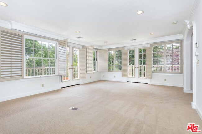 Building Photo - 612 Alta Dr