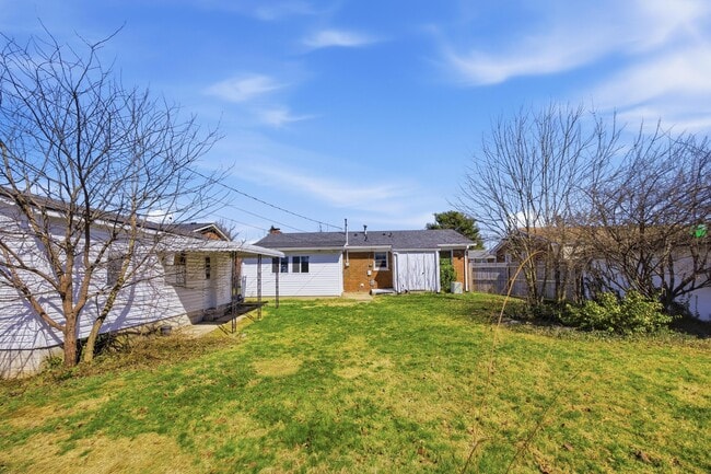 Building Photo - 2147 Palms Dr