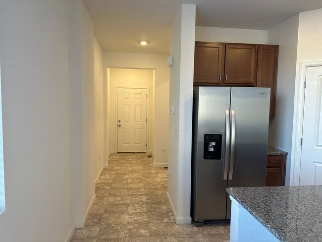 Building Photo - Spacious and Updated 3 Bedroom Home with Attached Garage in Longmont Available for June!