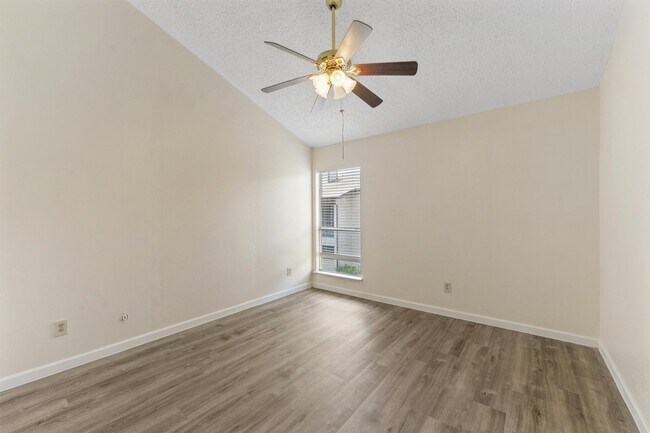 Building Photo - 9221 Imogene St