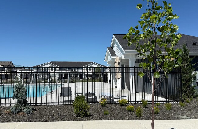 Building Photo - Brand New, Move-In Ready Townhome in Eagle!