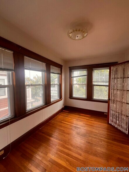 Building Photo - 468-470 Gallivan Boulevard