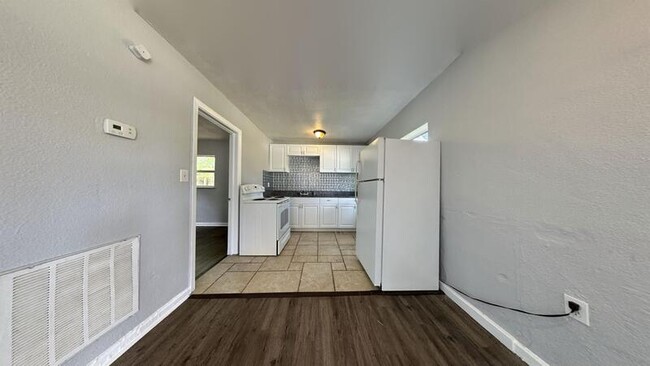 Building Photo - 4518 9th Ave S