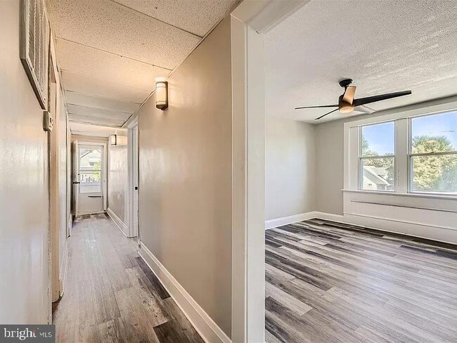 Building Photo - 3101 Gibbons Ave