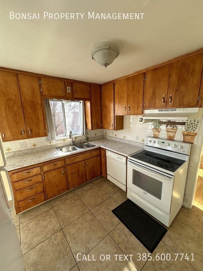 Building Photo - 7527 S Jefferson-