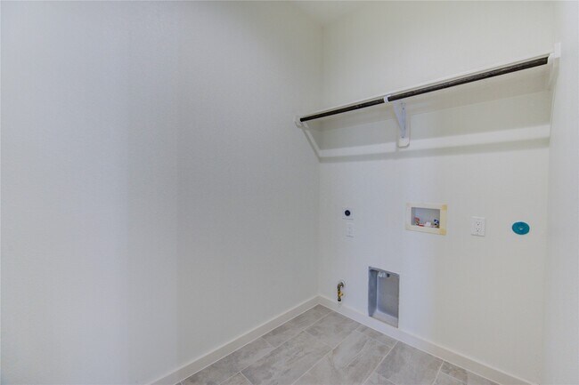 Building Photo - 2914 El Fenice Ln