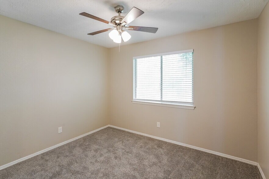 Building Photo - 609 Steven Dr