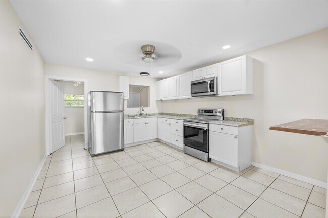 Building Photo - 1400 Binney Dr