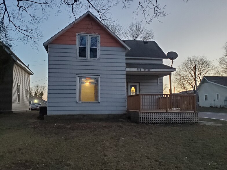 Building Photo - 104 NW 2nd St