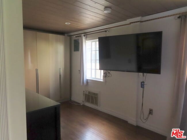 Building Photo - 4186 Lincoln Ave