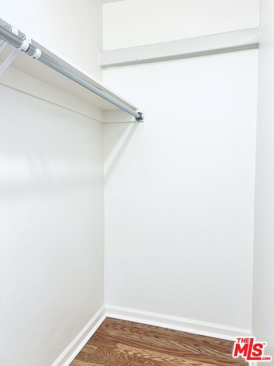 Building Photo - 2401 Beachwood Dr