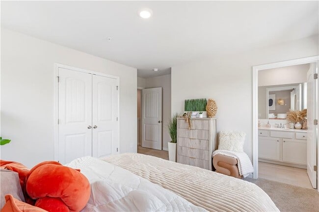 Building Photo - 3642 S Fulton Ave