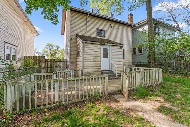 Building Photo - Charming 2 beds 2 Bath in Dayton!
