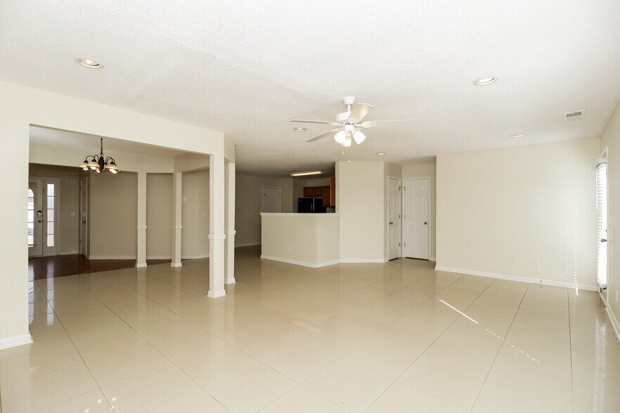 Building Photo - 5023 Serenity Point Ln
