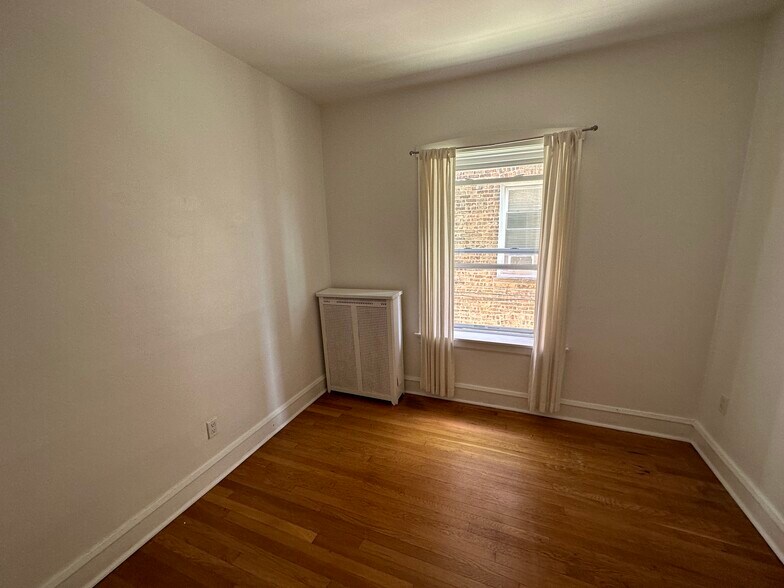 3rd Bedroom(10x 10 ft) or Office - 2733 W Ainslie St