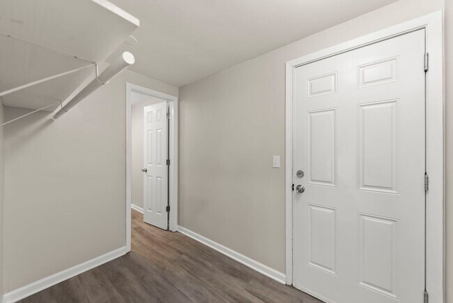 Building Photo - 1057 Bothwell Cir