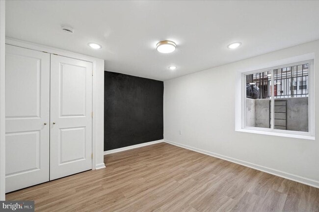 Building Photo - 2553 S Dewey St