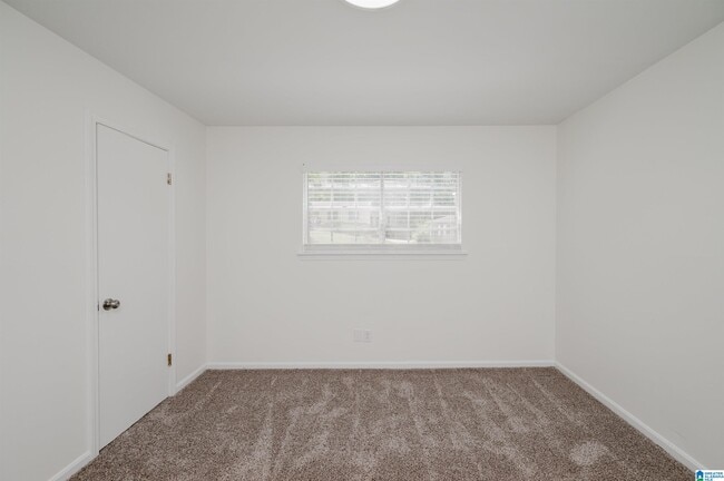 Building Photo - 1440 Hickory Ln