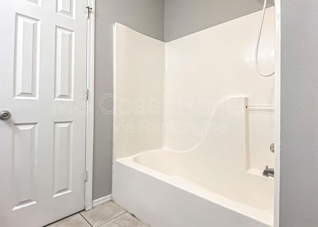 Building Photo - 10545 Bay Tree Dr