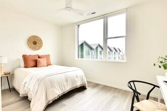 Building Photo - Professional Co-Living - Master Room Renta...