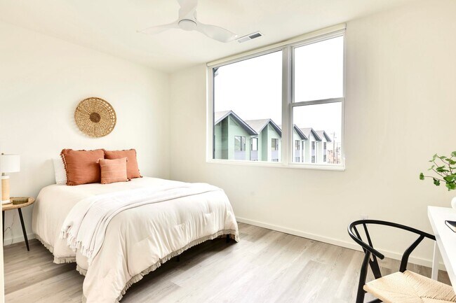Primary Photo - Professional Coliving - Private Room & Wal...