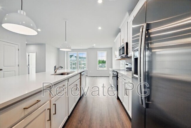 Building Photo - 636 Brookwood Glen Terrace