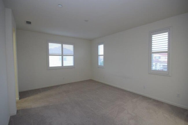 Building Photo - Gorgeous Elk Grove Home