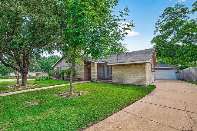 Building Photo - 7403 Shady Vale Ln