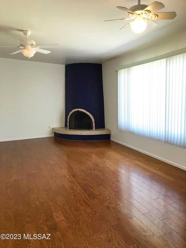 Building Photo - 7800 N Nicole Pl