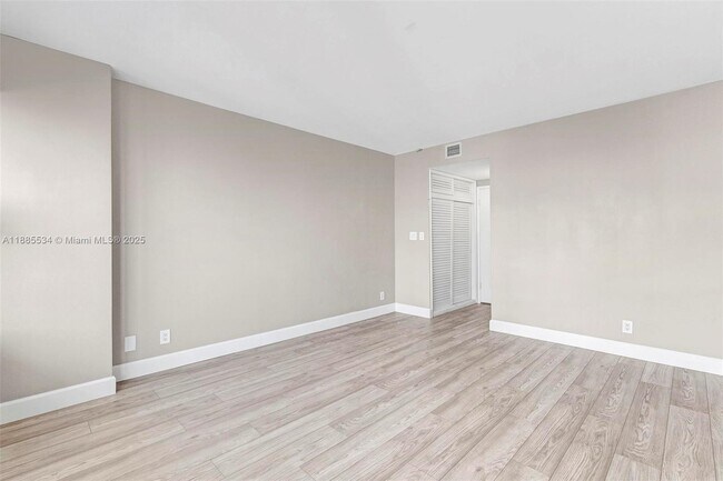 Building Photo - 3700 Galt Ocean Dr