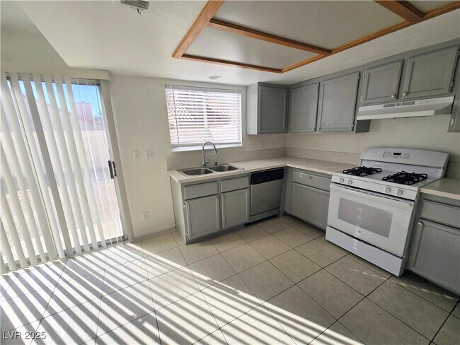 Building Photo - 5797 Cedar Ave