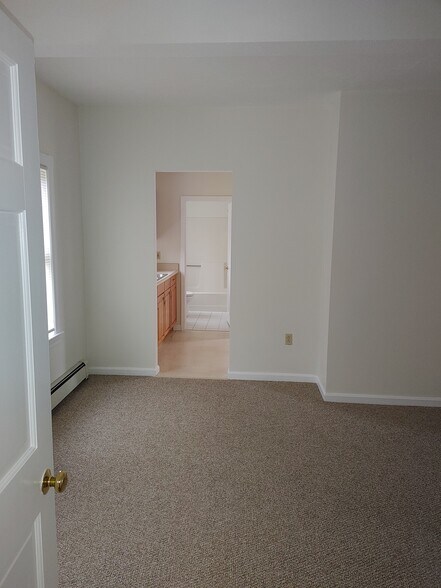 Building Photo - 15 Barstow Ave